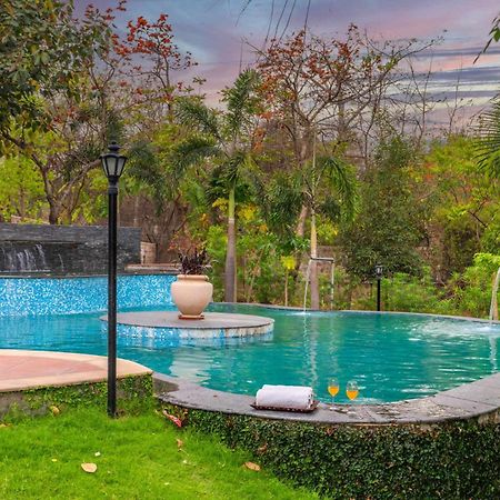 Stayvista At Maple Farms With Pool, Bbq & Bonfire Sohna Eksteriør billede