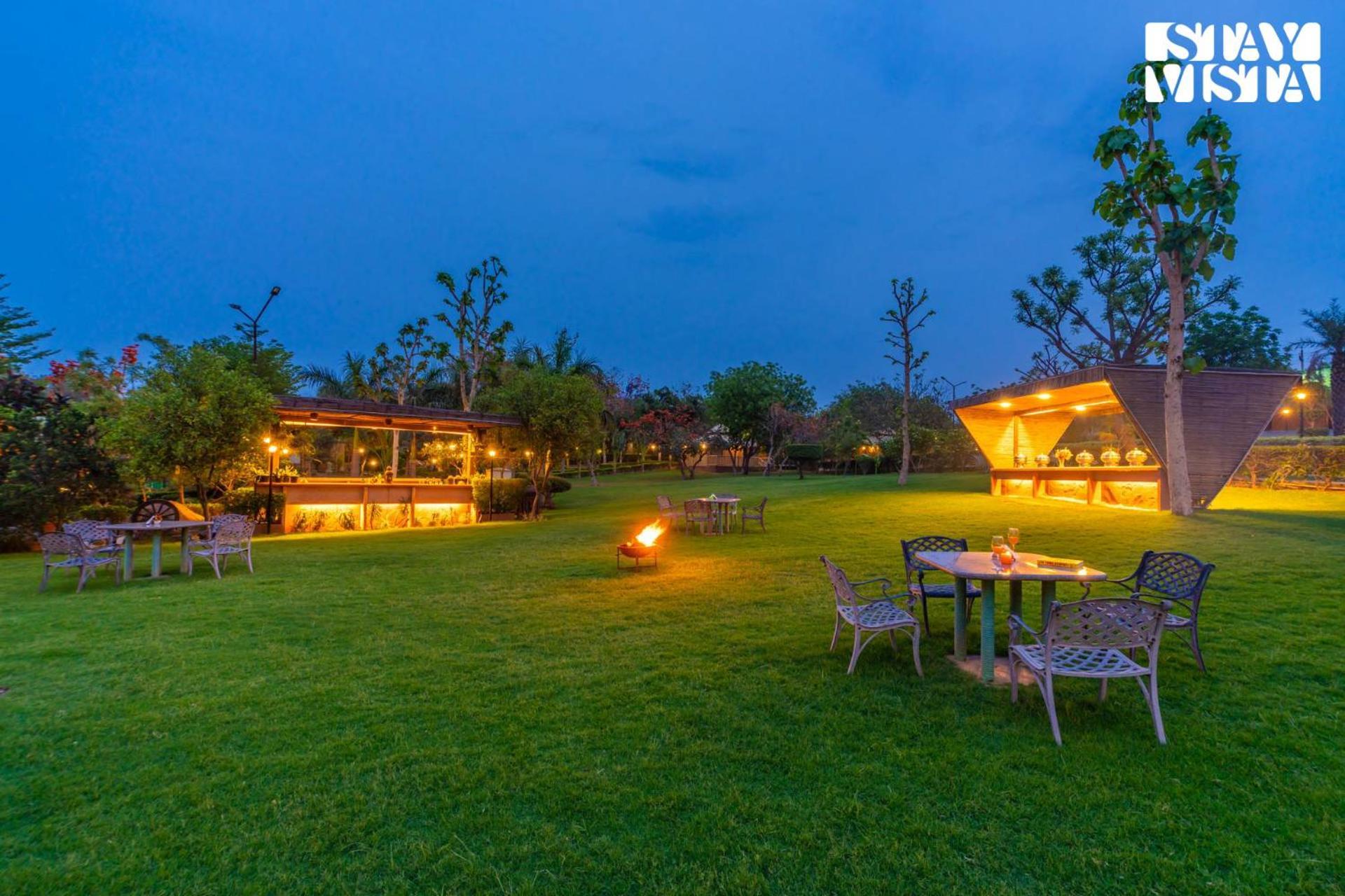 Stayvista At Maple Farms With Pool, Bbq & Bonfire Sohna Eksteriør billede
