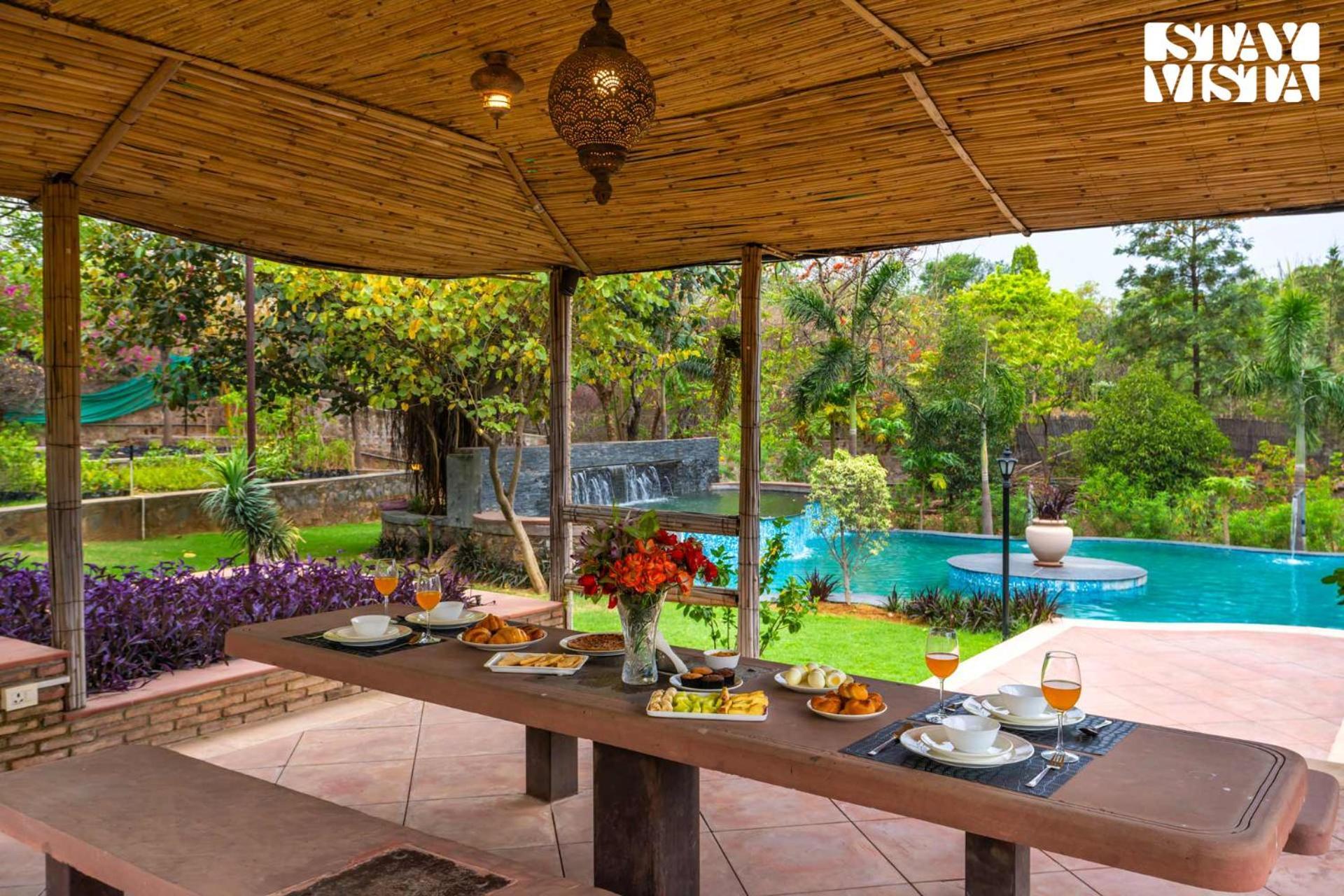 Stayvista At Maple Farms With Pool, Bbq & Bonfire Sohna Eksteriør billede