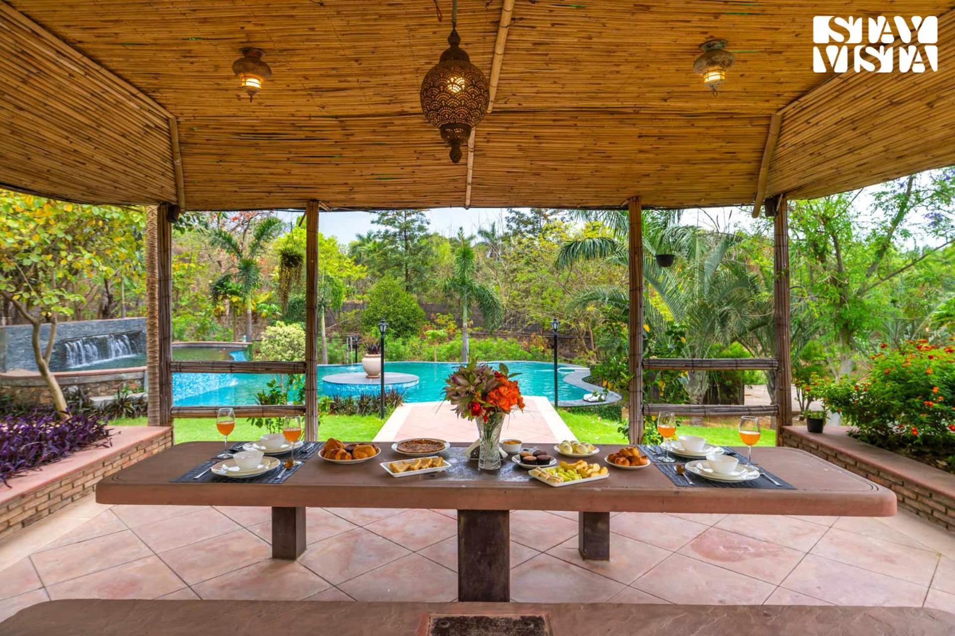 Stayvista At Maple Farms With Pool, Bbq & Bonfire Sohna Eksteriør billede