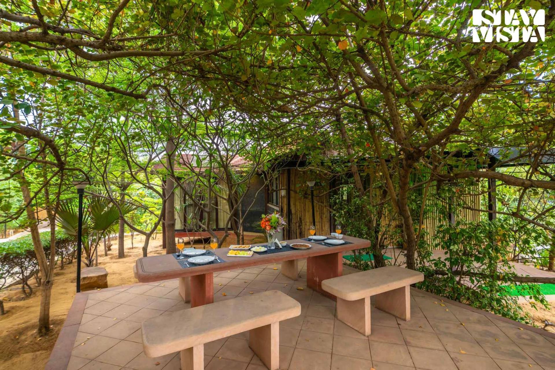 Stayvista At Maple Farms With Pool, Bbq & Bonfire Sohna Eksteriør billede