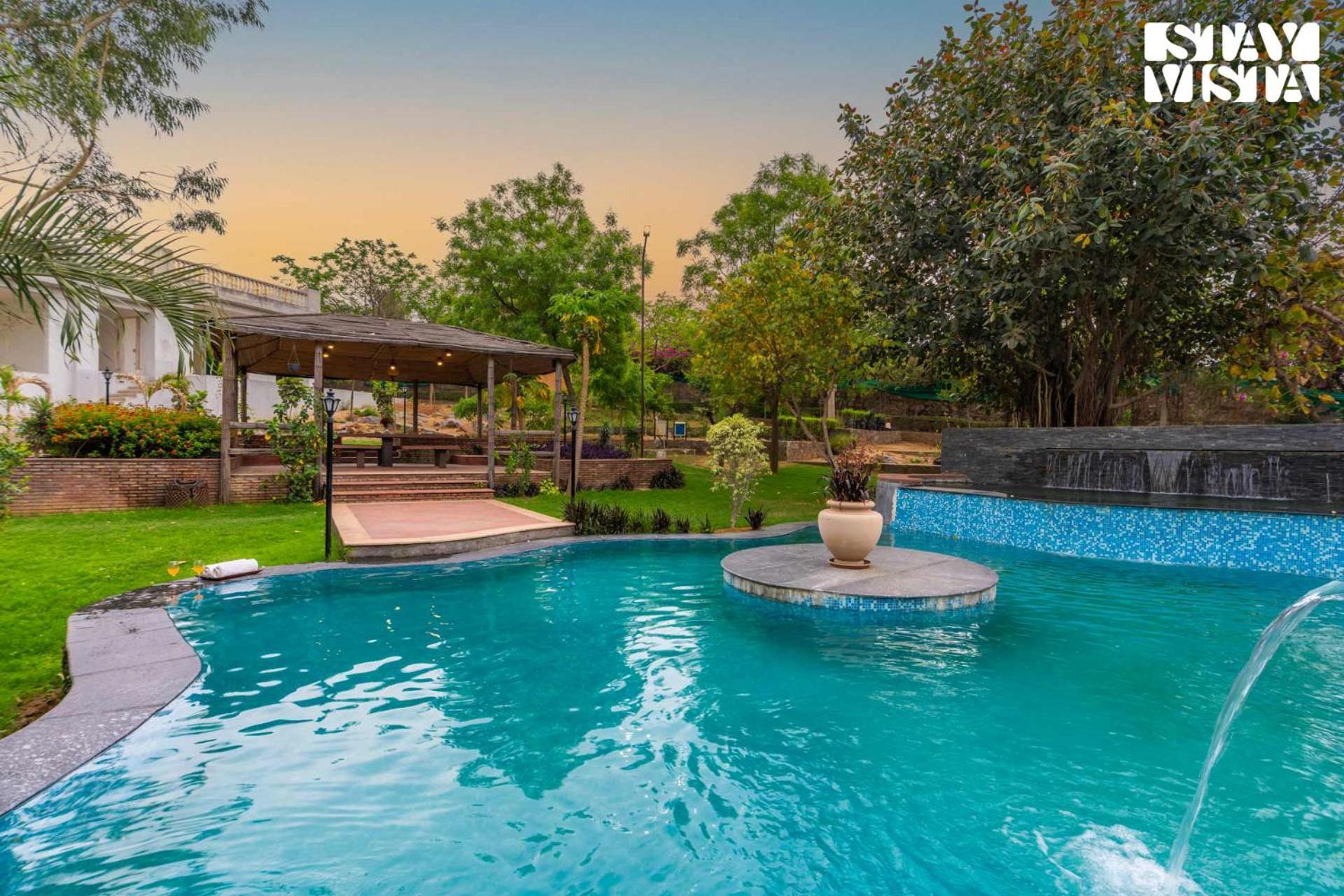 Stayvista At Maple Farms With Pool, Bbq & Bonfire Sohna Eksteriør billede
